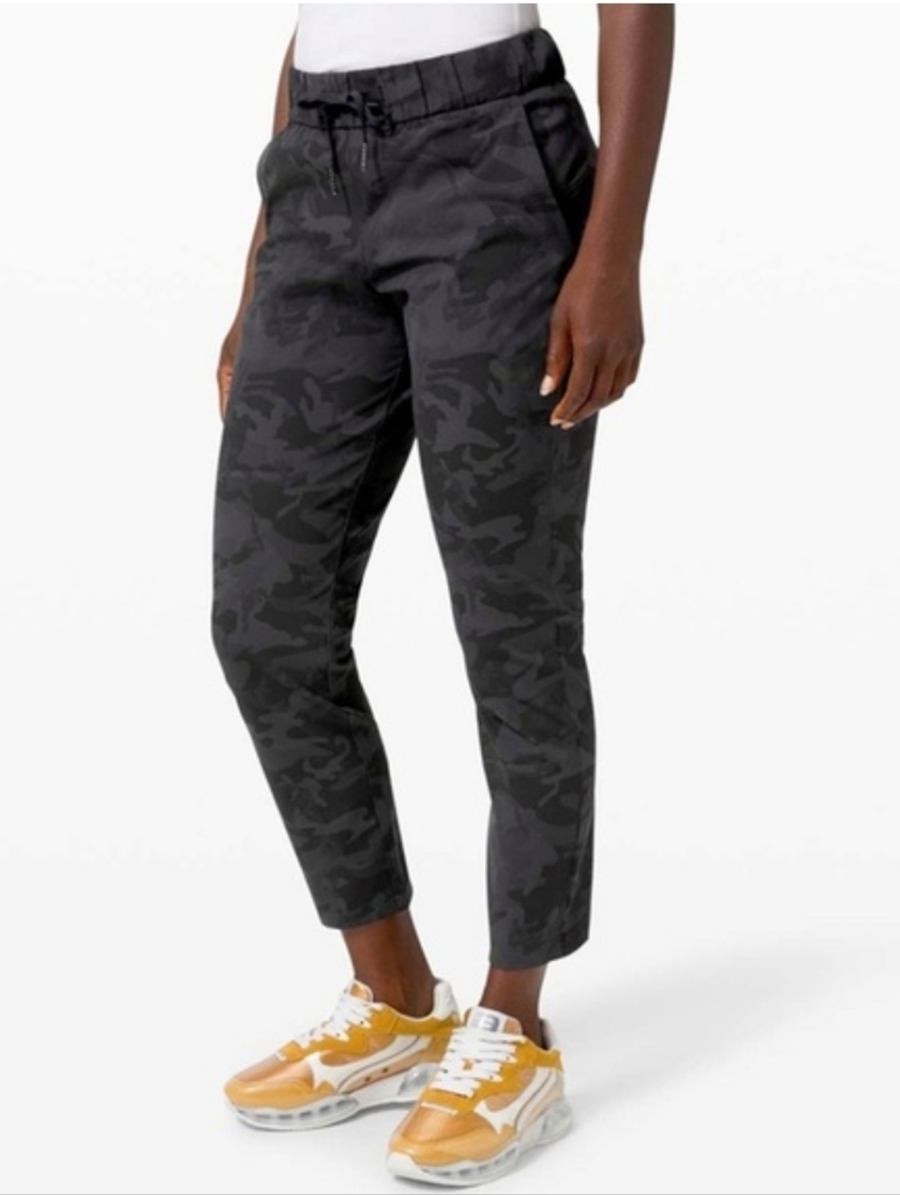 EUC- Lululemon On The Fly 28" Incognito Camo Multi Grey / Coal Pant Size 4 - Picture 2 of 10
